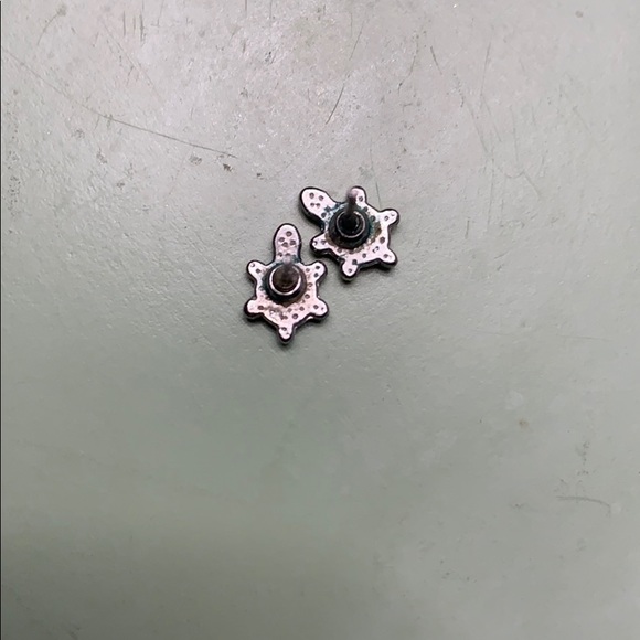 Turtle stud earrings 🐢 - Picture 3 of 3